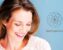 Donna sorridente ha vinto lo stress e ha cominciato a vivere serenamente