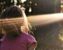 Donna con raggi di sole sul viso a simboleggiare il liberare la mente