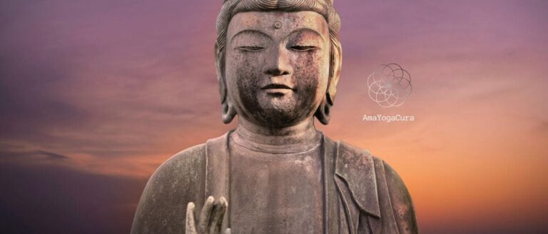 Statua del Buddha con occhi chiusi a simbolo della vipassana meditazione